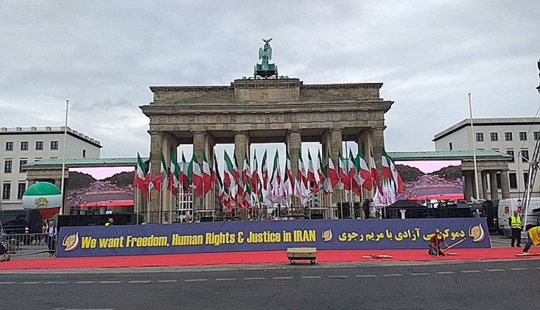 مظاهرة الإيرانيين ضد نظام خامنئي في برلين