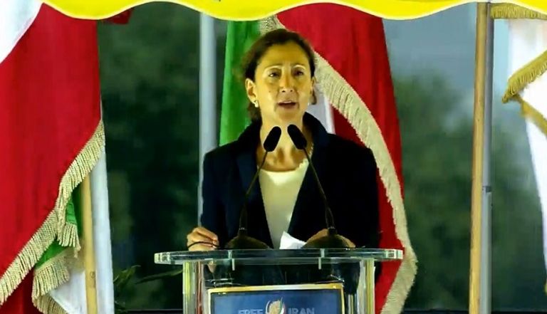 إينجريد بتانكور مرشحة سابقة للرئاسة الكولومبية إدوارد لينتنر نائب وزير الداخلية الألماني السابق