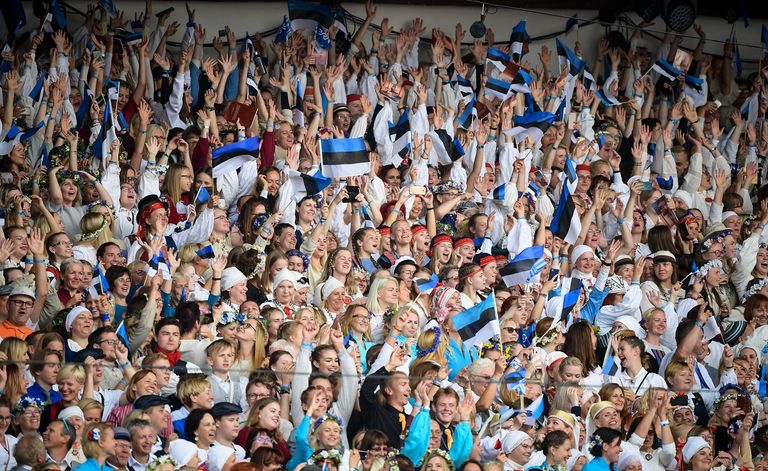 شارك أكثر من 35 ألف شخص من فنانين ومغنين وراقصين وموسيقيين في الكورال