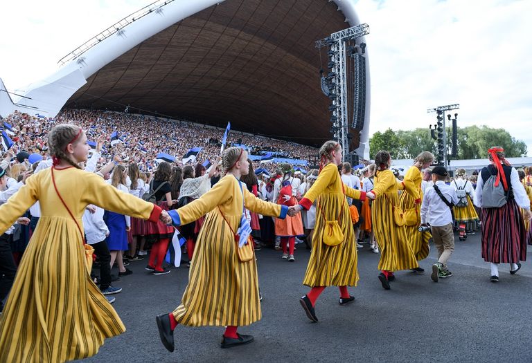شارك أكثر من 35 ألف شخص من فنانين ومغنين وراقصين وموسيقيين في الكورال