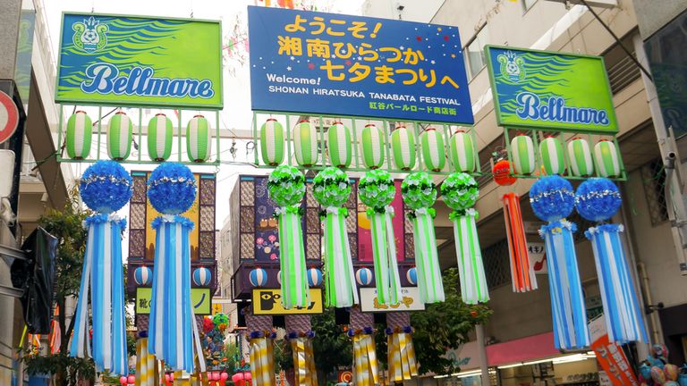 آلاف الشموع المضاءة في معبد زوجوجي بطوكيو