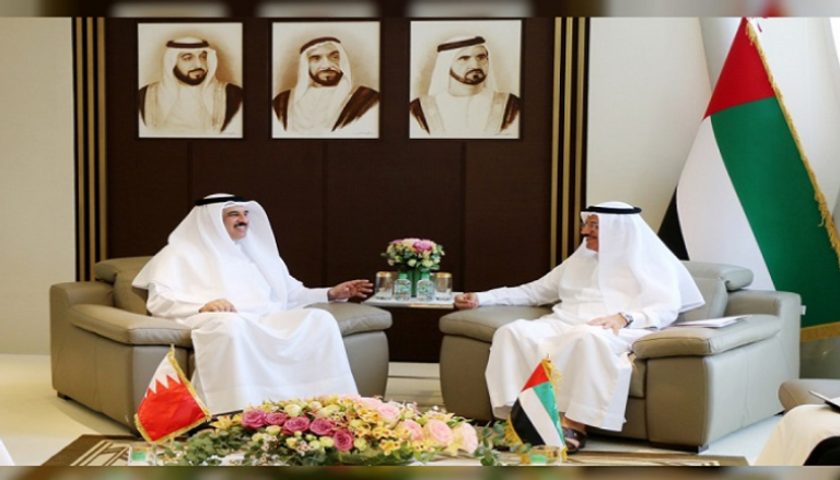 جانب من لقاء وزير الاقتصاد الإماراتي وسفير مملكة البحرين