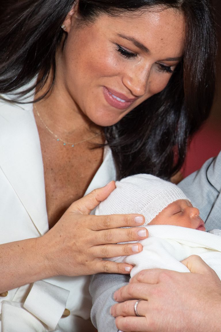 الأمير هاري وميجان ماركل مع ابنهما آرتشي