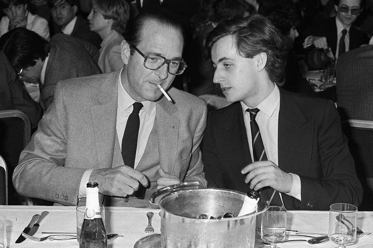 كتاب "الشغف" لساركوزي يتصدر قائمة الأعلى مبيعاً