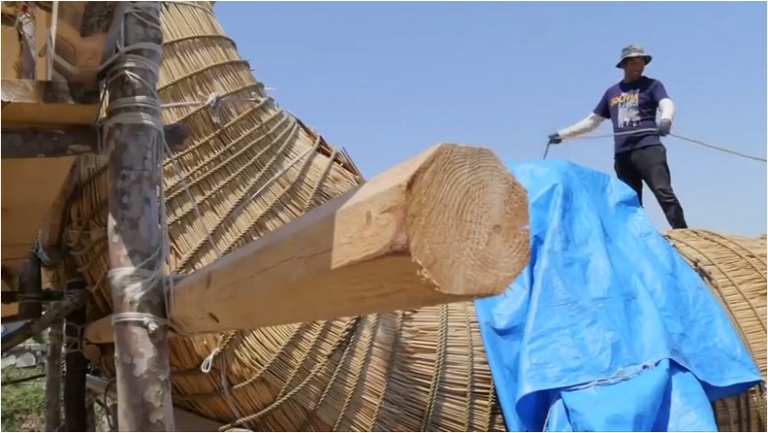 تجهيز القارب للإبحار إلى مصر