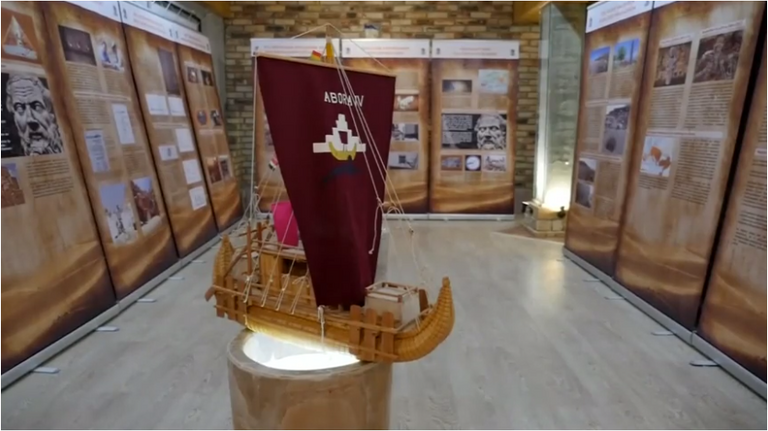 تجهيز القارب للإبحار إلى مصر