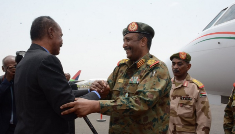 رئيس إريتريا يستقبل الفريق عبدالفتاح البرهان خلال زيارته أسمرا-أرشيفية