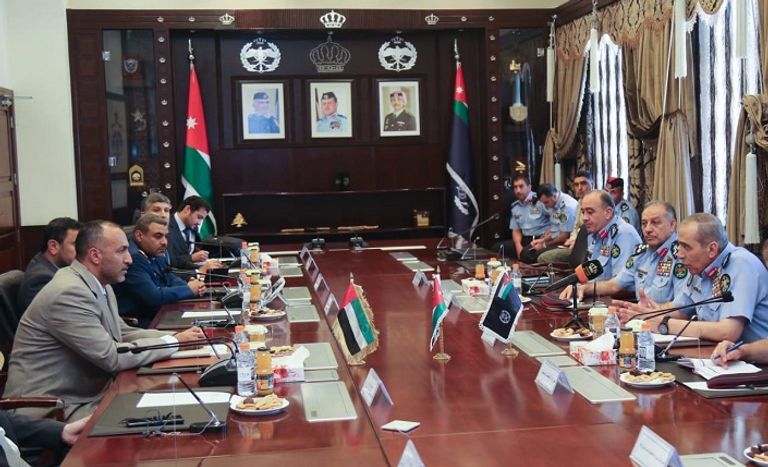 وزير داخلية الأردن خلال لقاء رئيس الوفد الأمني الإماراتي