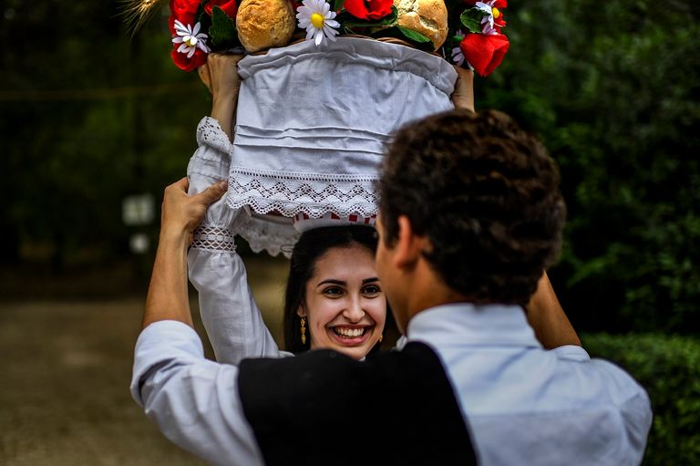 2000 شخص يجوبون شوارع تومار المزيّنة