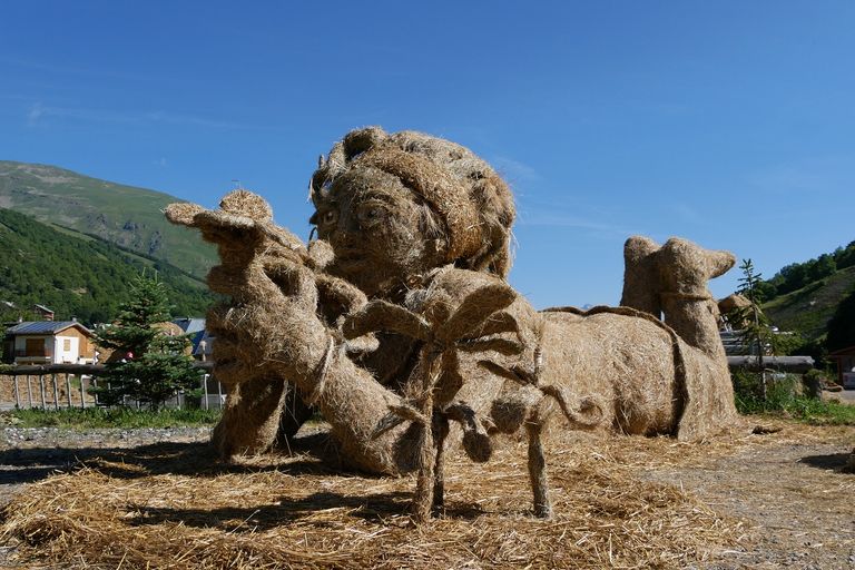 عمل فني معروض ضمن مسابقة القش والتبن