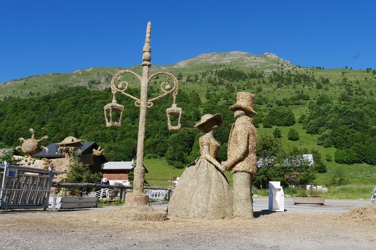 عمل فني معروض ضمن مسابقة القش والتبن