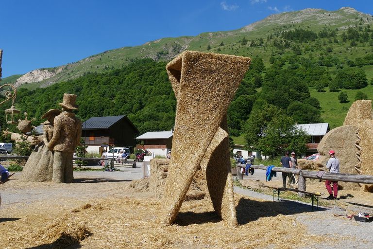 عمل فني معروض ضمن مسابقة القش والتبن