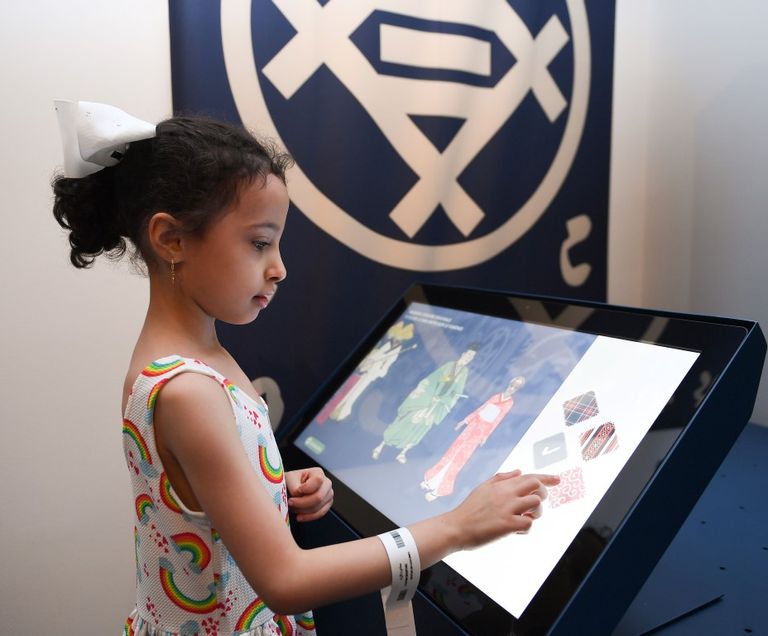 جانب من حفل إطلاق "مغامرة الأزياء" بمتحف الأطفال في "اللوفر أبوظبي"