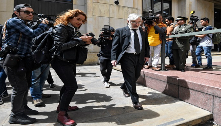 إدواردو ماتياس محامي المتهم أمام المحكمة الكولومبية 