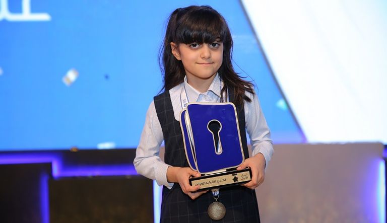 الطالبة مزنة نجيب الفائزة بتحدي القراءة العربي 2019