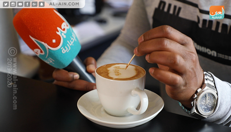 ماتياس أسفا.. شاب إثيوبي احترف الرسم على القهوة