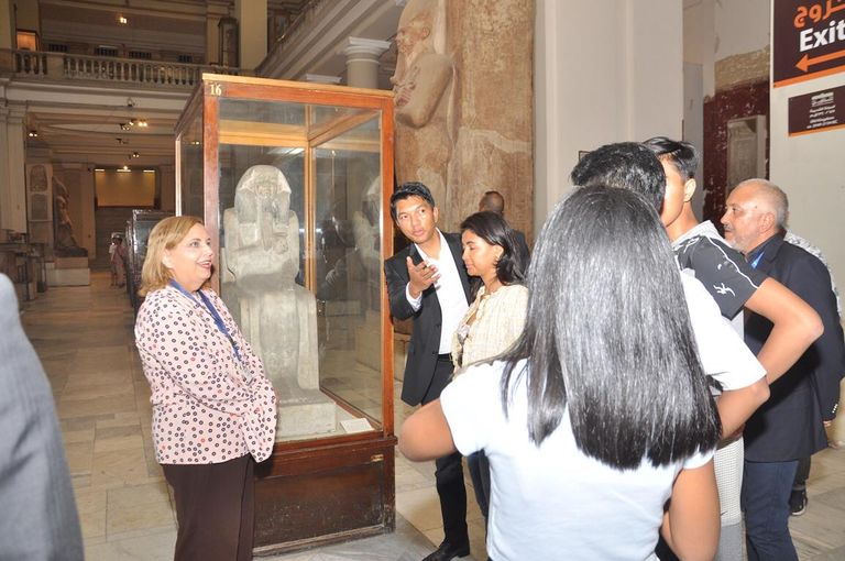 أندري راجولينا رئيس مدغشقر يبدي إعجابه بآثار الملك توت عنخ آمون