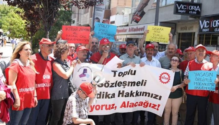 جانب من احتجاجات المتقاعدين في تركيا