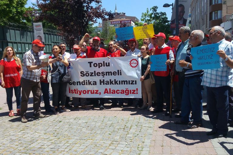 جانب من احتجاجات المتقاعدين في تركيا جانب من احتجاجات المتقاعدين في تركيا