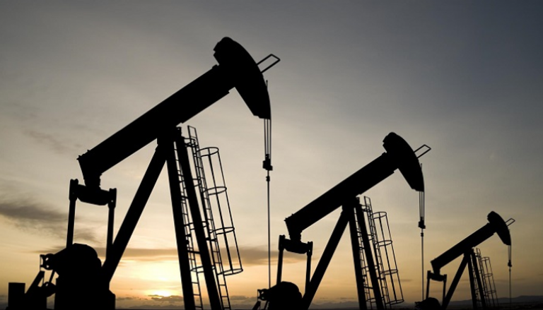 رفع توقعات سعر النفط بواقع دولار ليبلغ متوسط برنت 68 دولارا