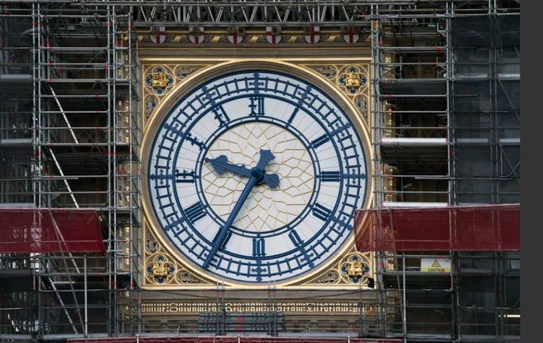 جرس "بيج بن" يزن 13.7 طن