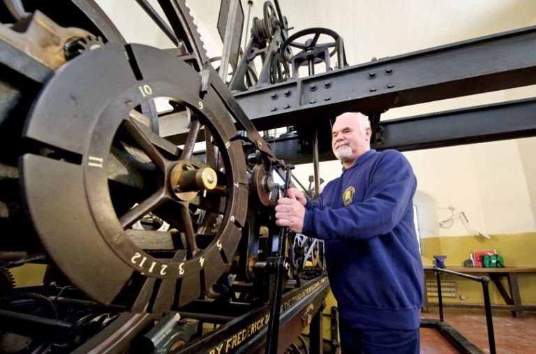 جرس "بيج بن" يزن 13.7 طن