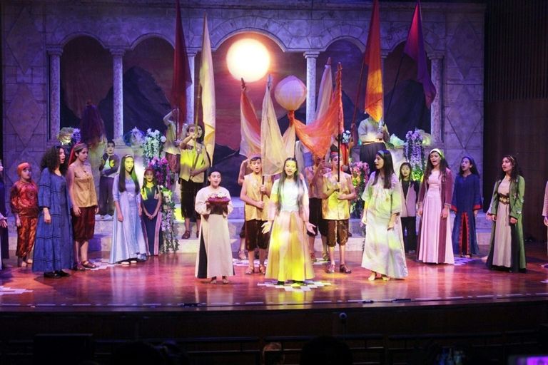 مشهد من مسرحية 