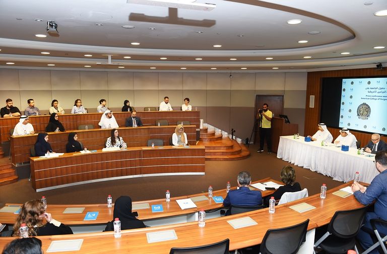مؤتمر صحفي خاص بحصول الجامعة على اعتماد كلية الجراحين الأمريكية
