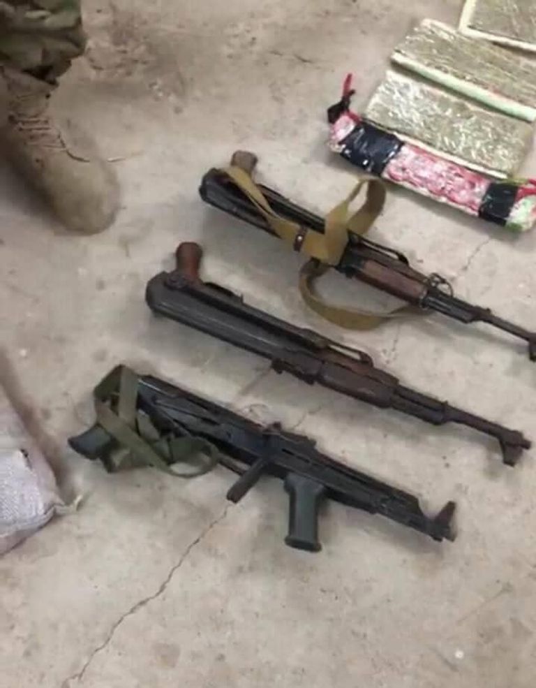 جانب من الأسلحة التي عثر عليها
