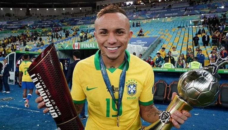 إيفرتون لاعب البرازيل إيفرتون سواريس