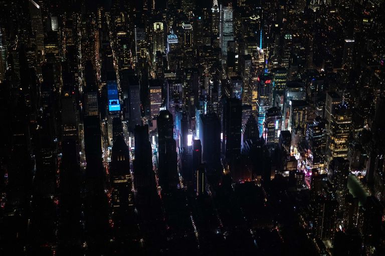 وسط مانهاتن يتضرر من انقطاع الكهرباء