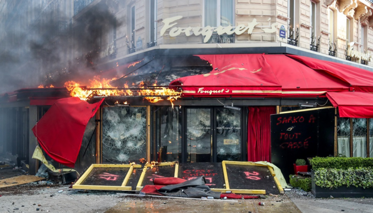 المطعم تعرض للتخريب خلال أعمال شغب شهدتها احتجاجات 