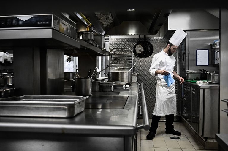 المطعم تعرض للتخريب خلال أعمال شغب شهدتها احتجاجات 