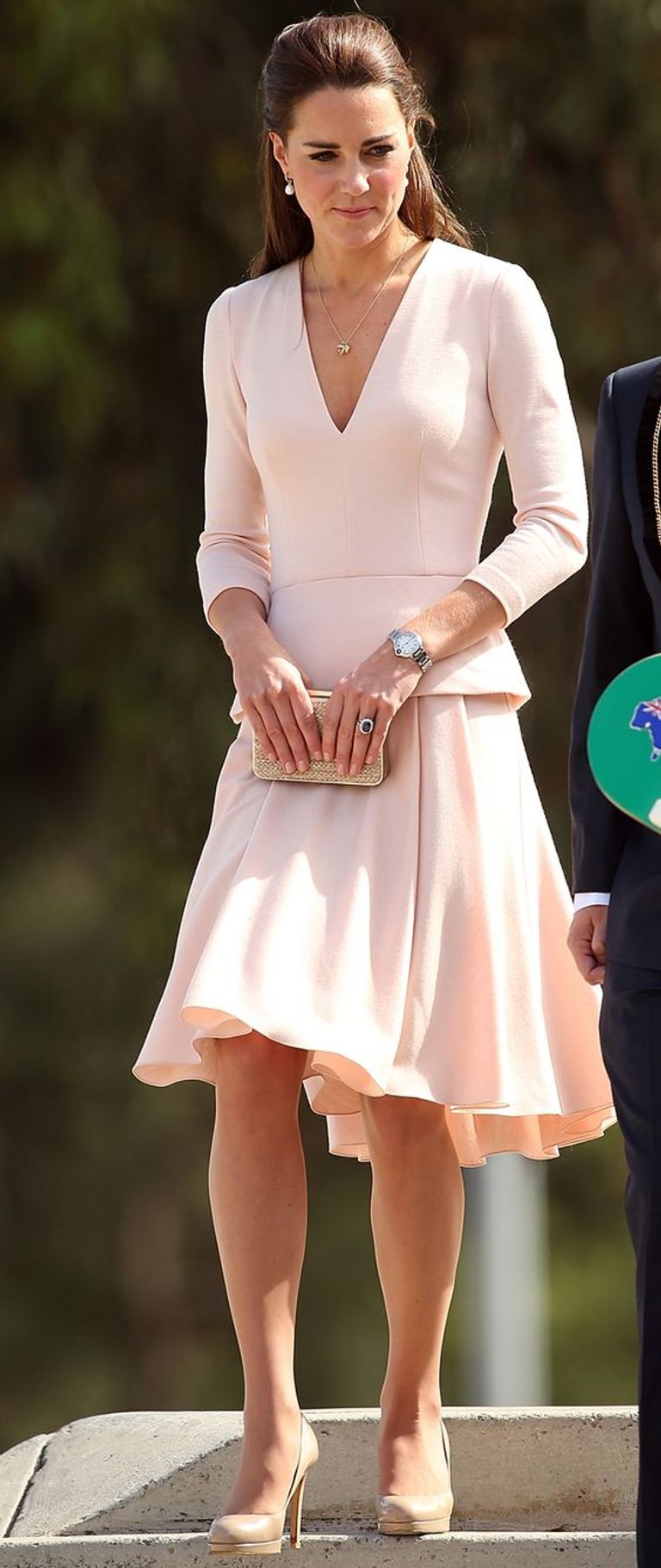 إطلالة نهارية تناسب الحفلات الصيفية