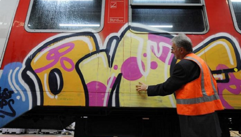 إزالة رسومات الجرافيتي في القطارات تتكلف ملايين الدولارات