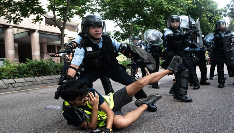 مواجهات بين الشرطة ومعارضين للحكومة في هونج كونج 