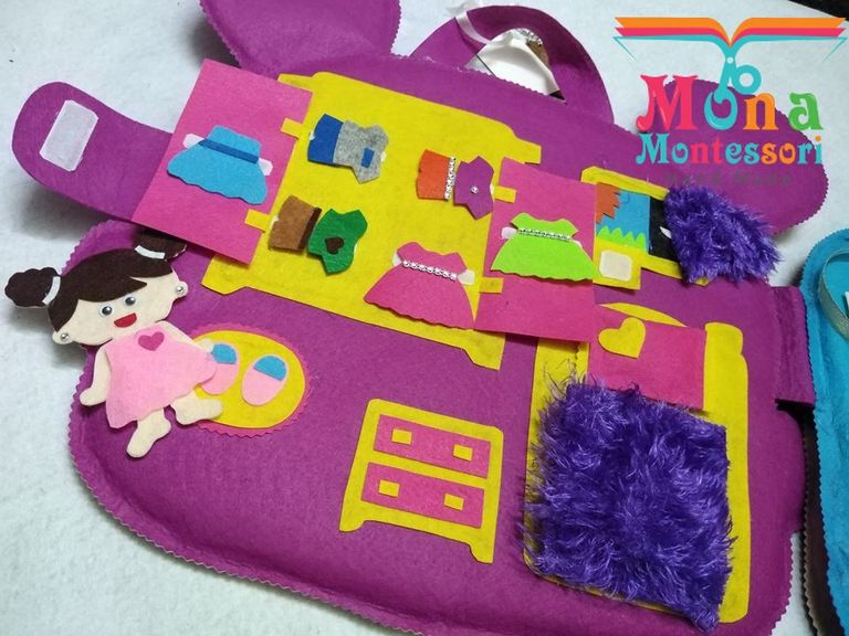 مصرية تحارب الألعاب الإلكترونية بالكتاب التفاعلي