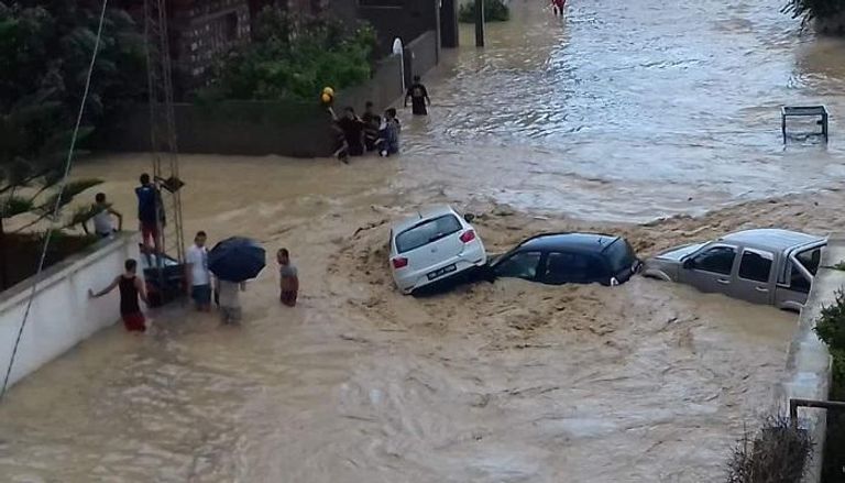 الفيضانات غمرت 30 مقاطعة في نيبال