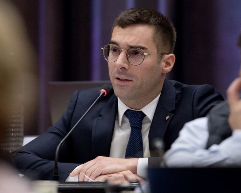 جولين أودول رياض محرز