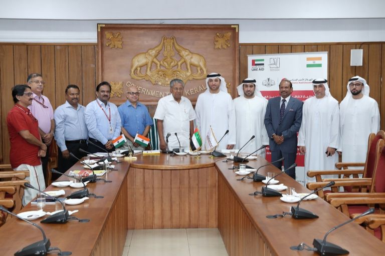 بيناراي فيجايان مع وفد الهلال الأحمر الإماراتي