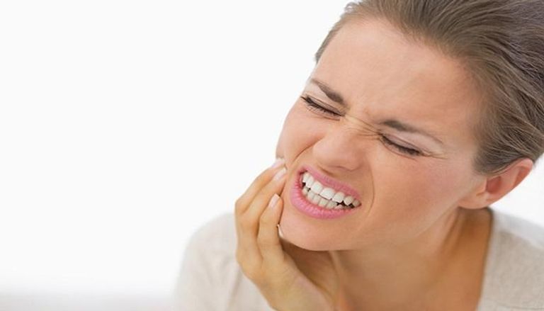 الاهتمام بتنظيف الأسنان يضمن سلامة اللثة