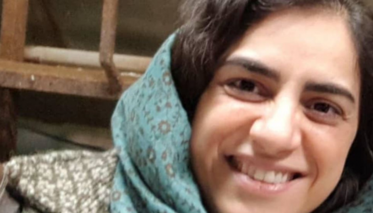 أرس أميري ناشطة إيرانية معتقلة بعد رفضها التجسس لصالح نظام طهران
