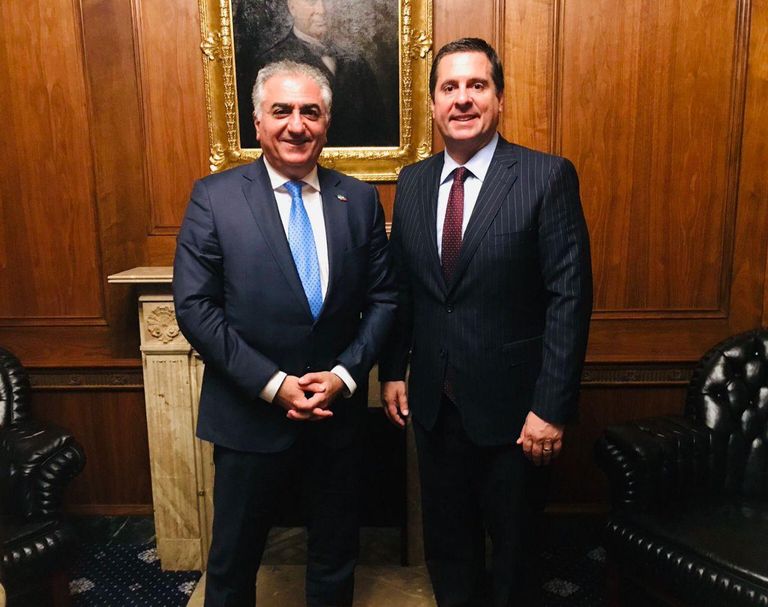 الصورة من اليمين: ديفين نونيز ورضا بهلوي - تويتر رضا بهلوي نجل شاه إيران والرئيس الامريكي دونالد ترامب