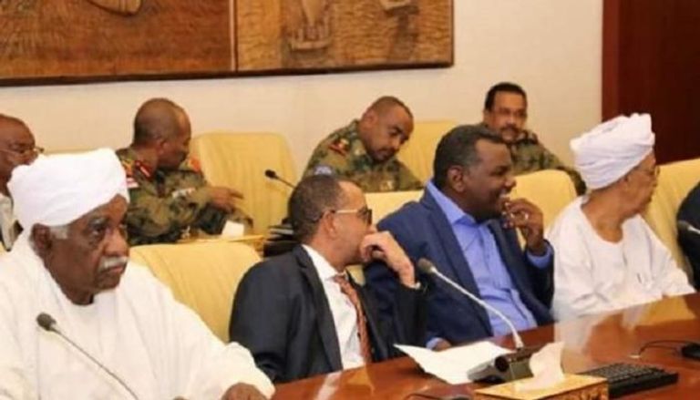 قوى الحرية والتغيير خلال جلسة سابقة مع المجلس العسكري