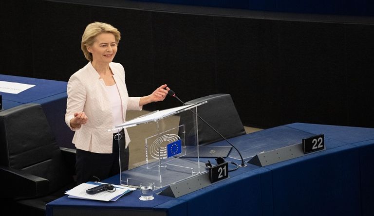 أورسولا خلال جلسة سابقة لها بالبرلمان الأوروبي