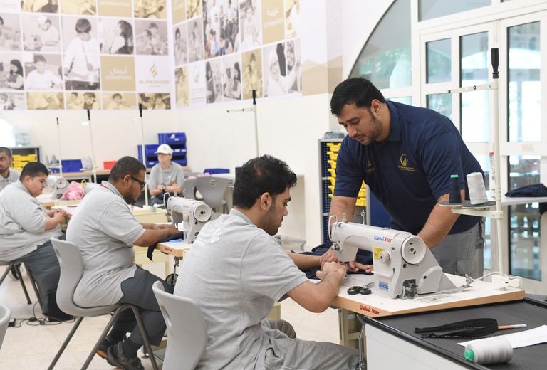 أنامل أصحاب الهمم تغزل الزي المدرسي