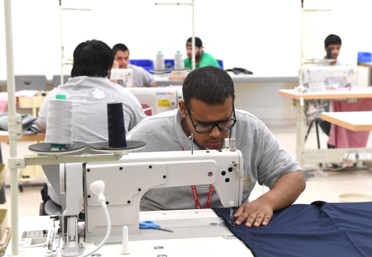 أنامل أصحاب الهمم تغزل الزي المدرسي