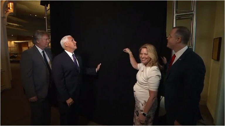 زي نيل أرمسترونج خلال رحلته إلى القمر في متحف بواشنطن