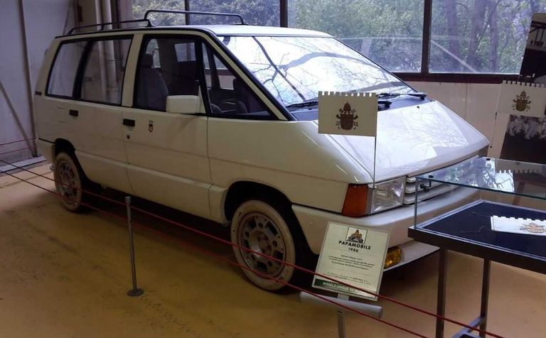 سيارة البابا يوحنا بولس الثاني عام 1984