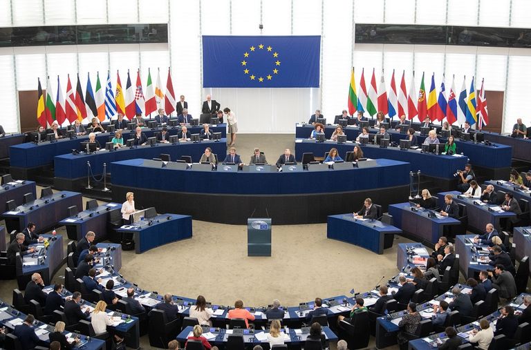 فون دير لاين في خطابها الترويجي قبل تصويت البرلمان الأوروبي على اختيارها للمنصب -د.ب.أ فون دير لاين في خطابها الترويجي قبل تصويت البرلمان الأوروبي -د.ب.أ